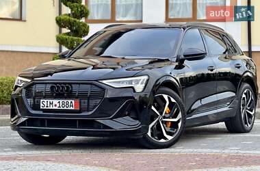 Внедорожник / Кроссовер Audi e-tron 2022 в 