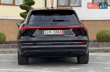 Внедорожник / Кроссовер Audi e-tron 2022 в 