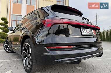 Внедорожник / Кроссовер Audi e-tron 2022 в 