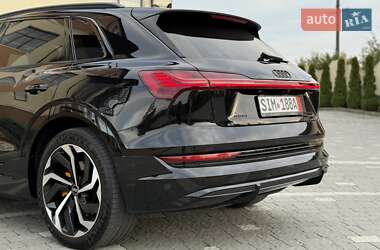 Внедорожник / Кроссовер Audi e-tron 2022 в 