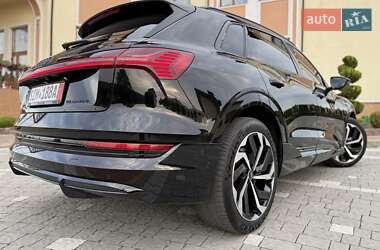 Внедорожник / Кроссовер Audi e-tron 2022 в 