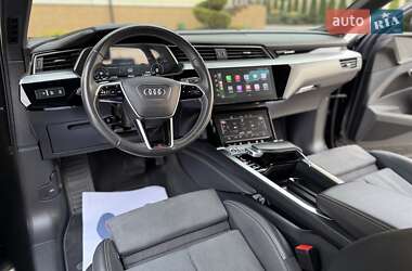 Внедорожник / Кроссовер Audi e-tron 2022 в 
