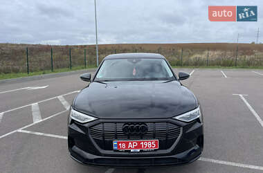 Позашляховик / Кросовер Audi e-tron 2023 в 