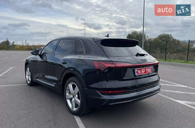Позашляховик / Кросовер Audi e-tron 2023 в 