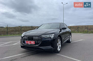 Позашляховик / Кросовер Audi e-tron 2023 в 