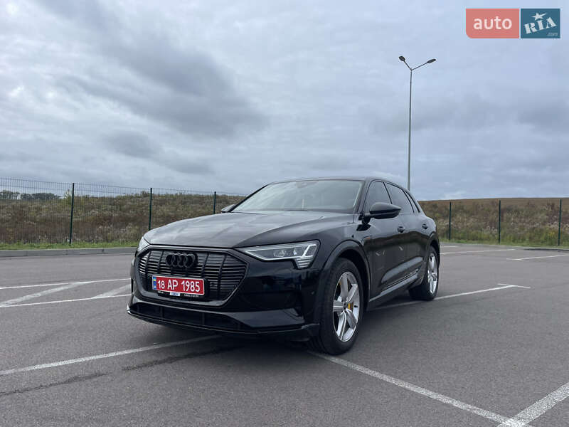 Позашляховик / Кросовер Audi e-tron 2023 в Рівному