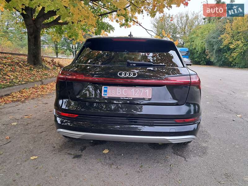Позашляховик / Кросовер Audi e-tron 2021 в Рівному