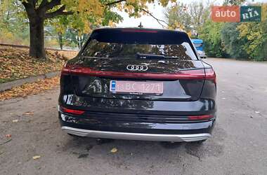 Позашляховик / Кросовер Audi e-tron 2021 в 