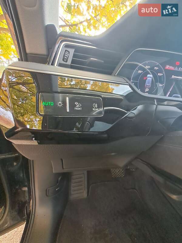 Позашляховик / Кросовер Audi e-tron 2021 в Рівному