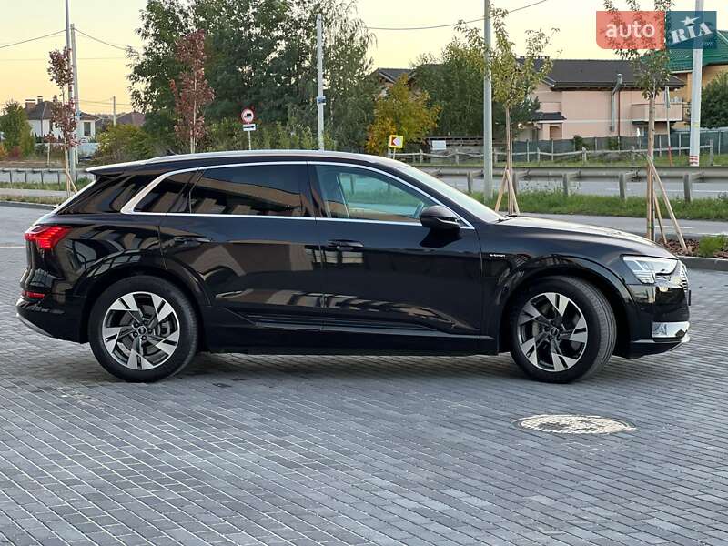Позашляховик / Кросовер Audi e-tron 2022 в Вінниці
