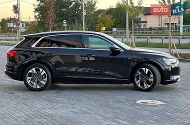 Внедорожник / Кроссовер Audi e-tron 2022 в 