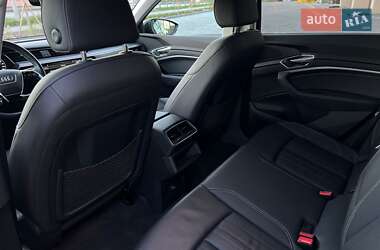 Внедорожник / Кроссовер Audi e-tron 2022 в 