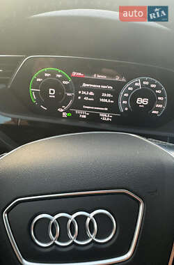 Внедорожник / Кроссовер Audi e-tron 2019 в 