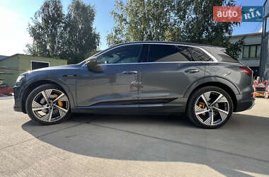 Позашляховик / Кросовер Audi e-tron 2022 в 