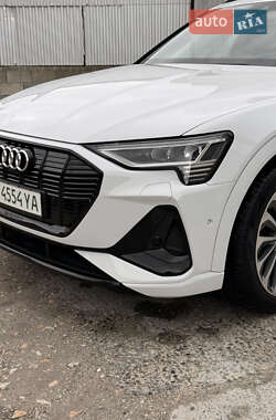 Внедорожник / Кроссовер Audi e-tron 2021 в 