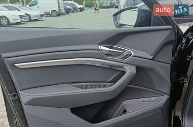 Внедорожник / Кроссовер Audi e-tron 2021 в 