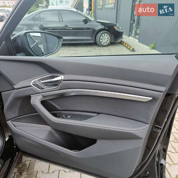 Позашляховик / Кросовер Audi e-tron 2021 в Дніпрі