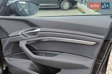 Внедорожник / Кроссовер Audi e-tron 2021 в 
