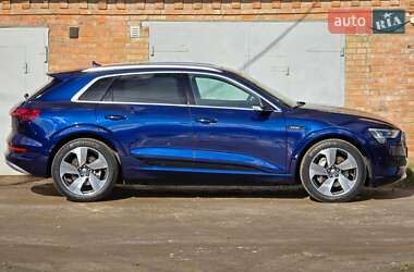Внедорожник / Кроссовер Audi e-tron 2020 в 