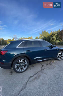 Внедорожник / Кроссовер Audi e-tron 2021 в 