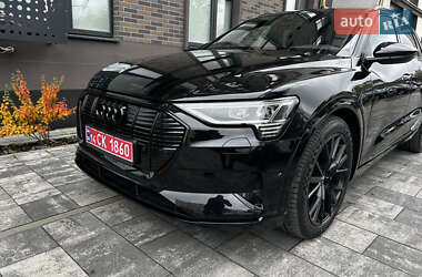 Позашляховик / Кросовер Audi e-tron 2019 в 
