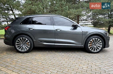 Позашляховик / Кросовер Audi e-tron 2020 в 