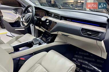 Позашляховик / Кросовер Audi e-tron 2019 в 