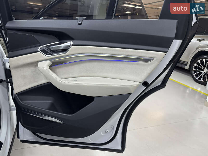Позашляховик / Кросовер Audi e-tron 2019 в Києві