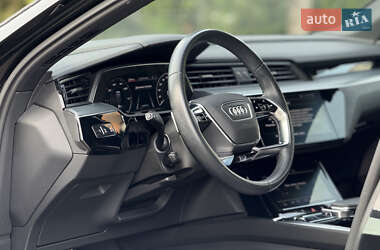 Внедорожник / Кроссовер Audi e-tron 2020 в 