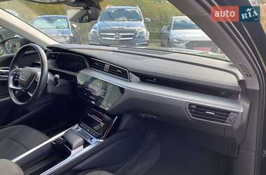 Внедорожник / Кроссовер Audi e-tron 2022 в 