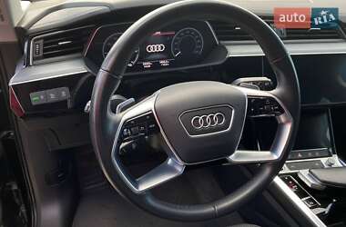 Внедорожник / Кроссовер Audi e-tron 2022 в 