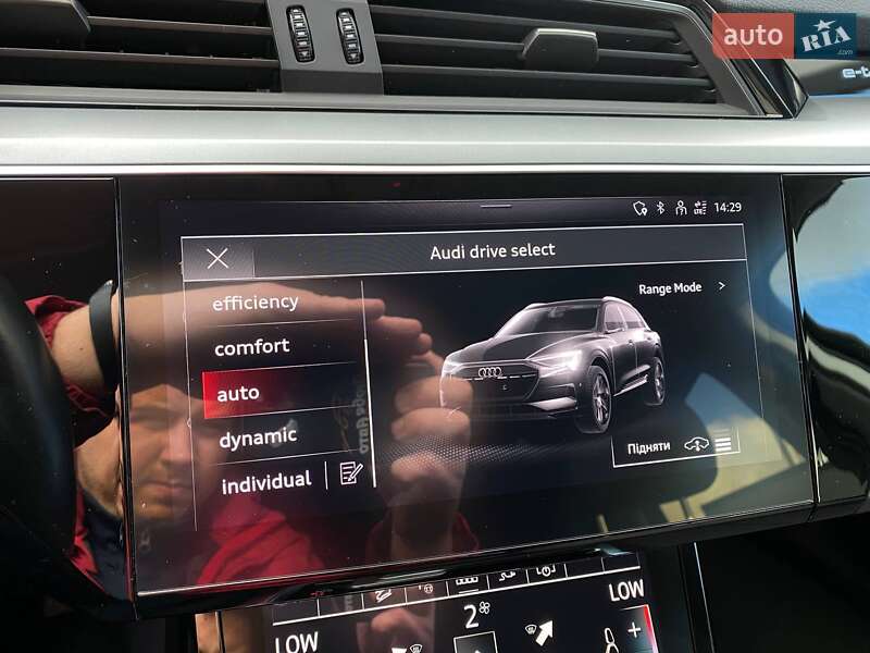 Позашляховик / Кросовер Audi e-tron 2022 в Львові