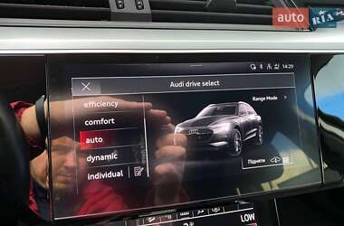 Внедорожник / Кроссовер Audi e-tron 2022 в 