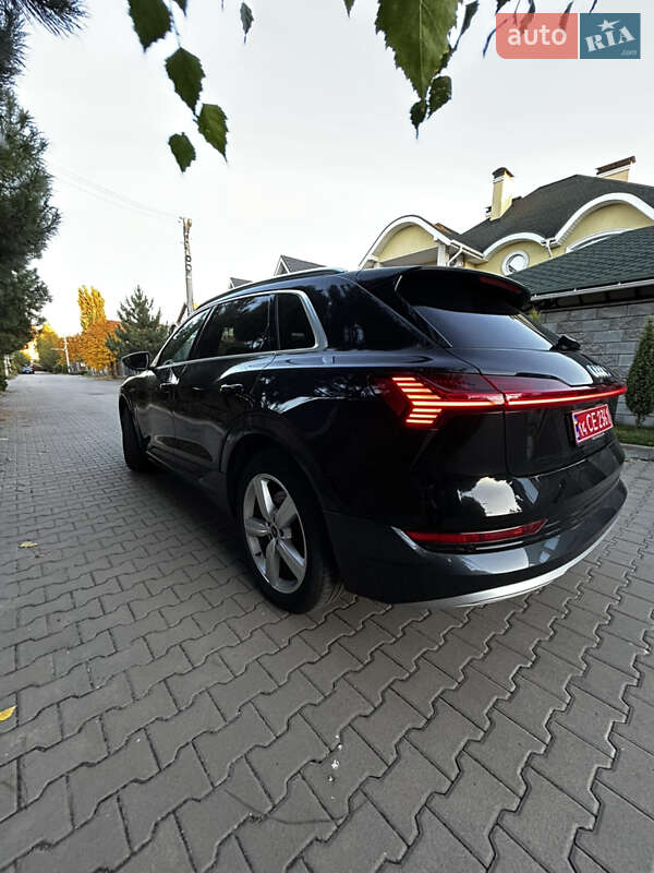 Позашляховик / Кросовер Audi e-tron 2023 в Києві