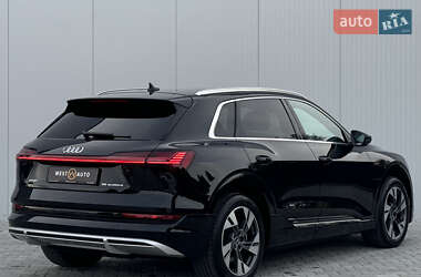 Позашляховик / Кросовер Audi e-tron 2022 в 