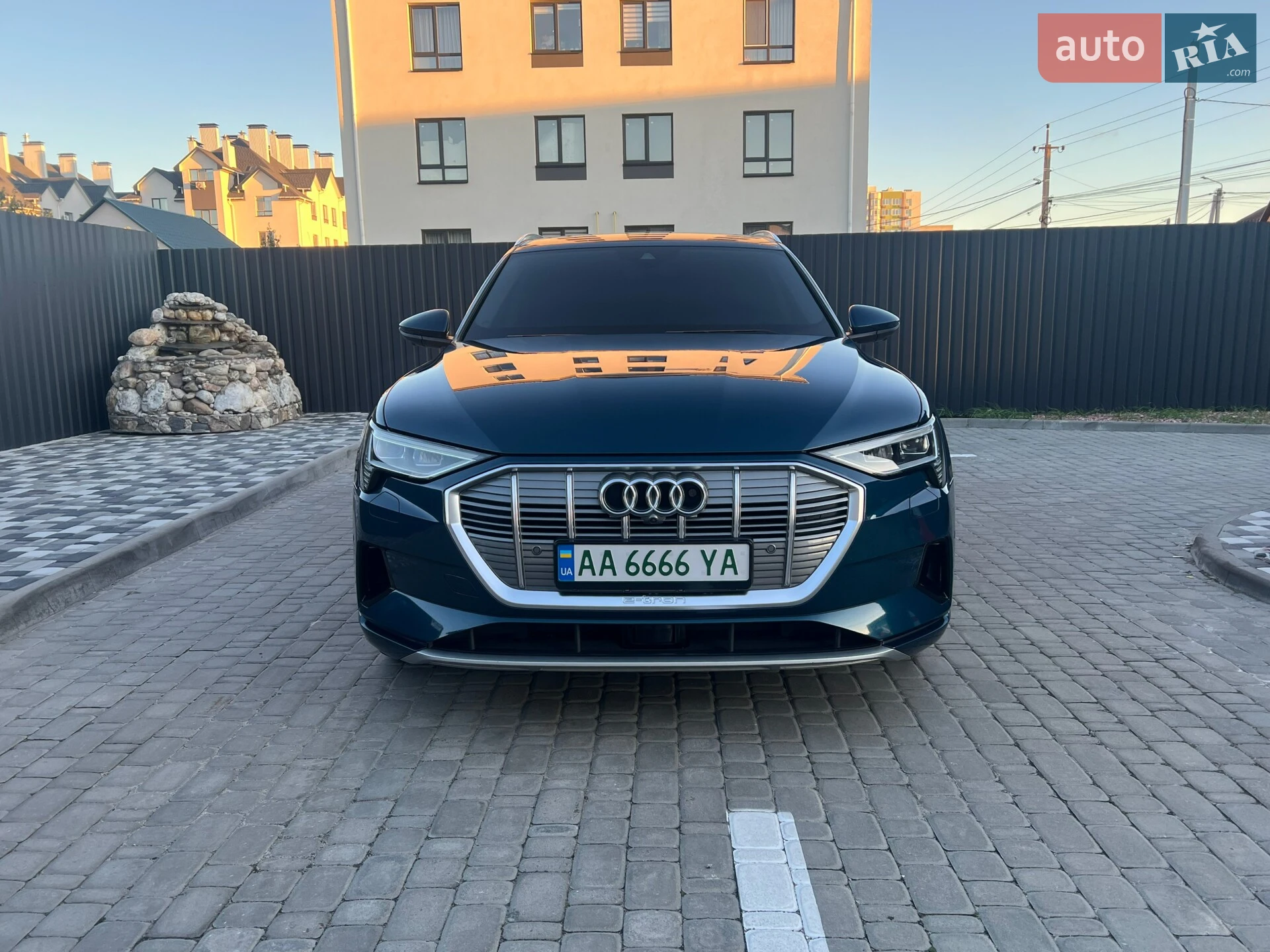 2019 Audi e-tron - мініатюра 2