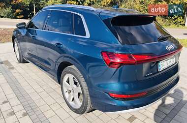 Позашляховик / Кросовер Audi e-tron 2019 в 