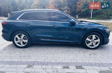 Позашляховик / Кросовер Audi e-tron 2019 в 