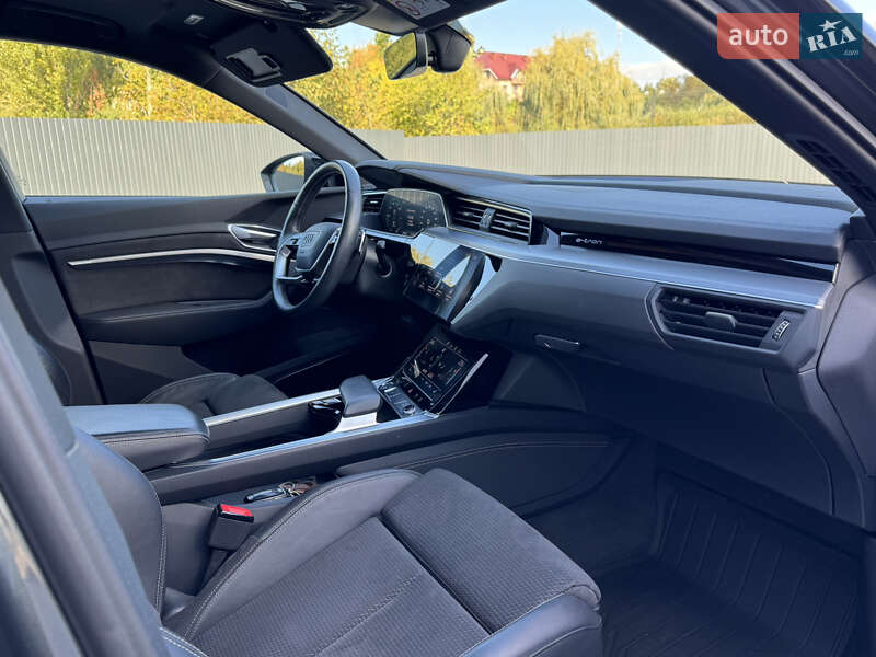 Позашляховик / Кросовер Audi e-tron 2020 в Мукачевому