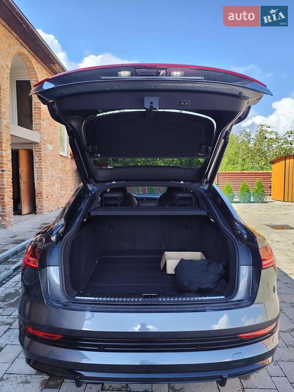 Позашляховик / Кросовер Audi e-tron 2021 в Радехові