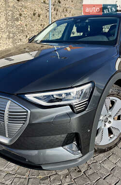 Позашляховик / Кросовер Audi e-tron 2020 в 