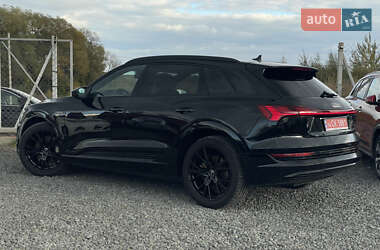 Внедорожник / Кроссовер Audi e-tron 2021 в 