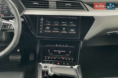 Внедорожник / Кроссовер Audi e-tron 2021 в 