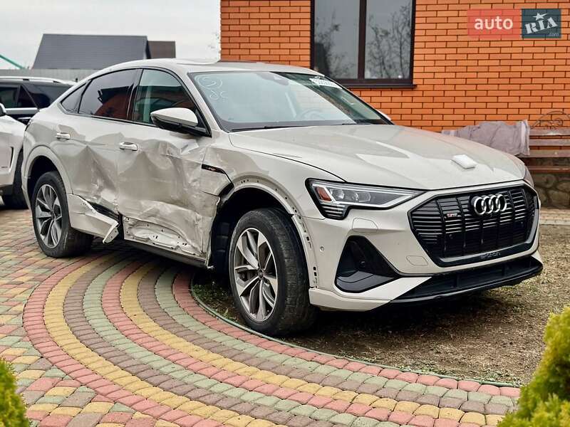 Внедорожник / Кроссовер Audi e-tron 2021 в Сарнах