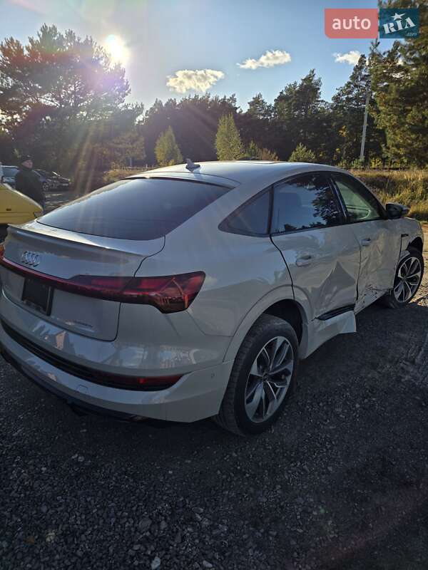 Внедорожник / Кроссовер Audi e-tron 2021 в Сарнах