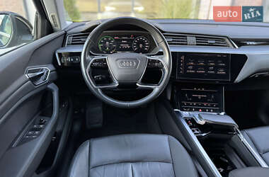 Внедорожник / Кроссовер Audi e-tron 2020 в 