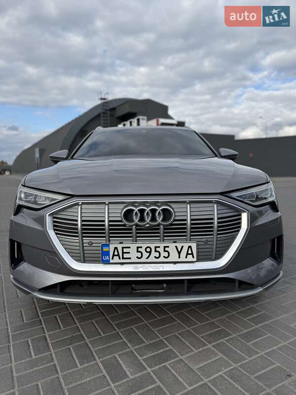 Позашляховик / Кросовер Audi e-tron 2019 в Дніпрі