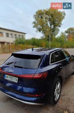 Позашляховик / Кросовер Audi e-tron 2021 в 