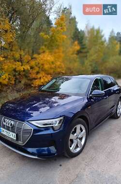 Позашляховик / Кросовер Audi e-tron 2021 в 