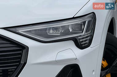Позашляховик / Кросовер Audi e-tron 2021 в 
